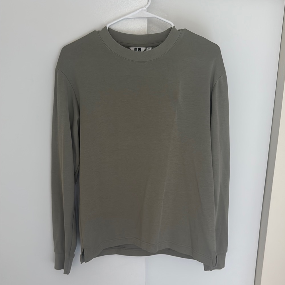 Uniqlo Men's Olive Long Sleeve Tee Size XS